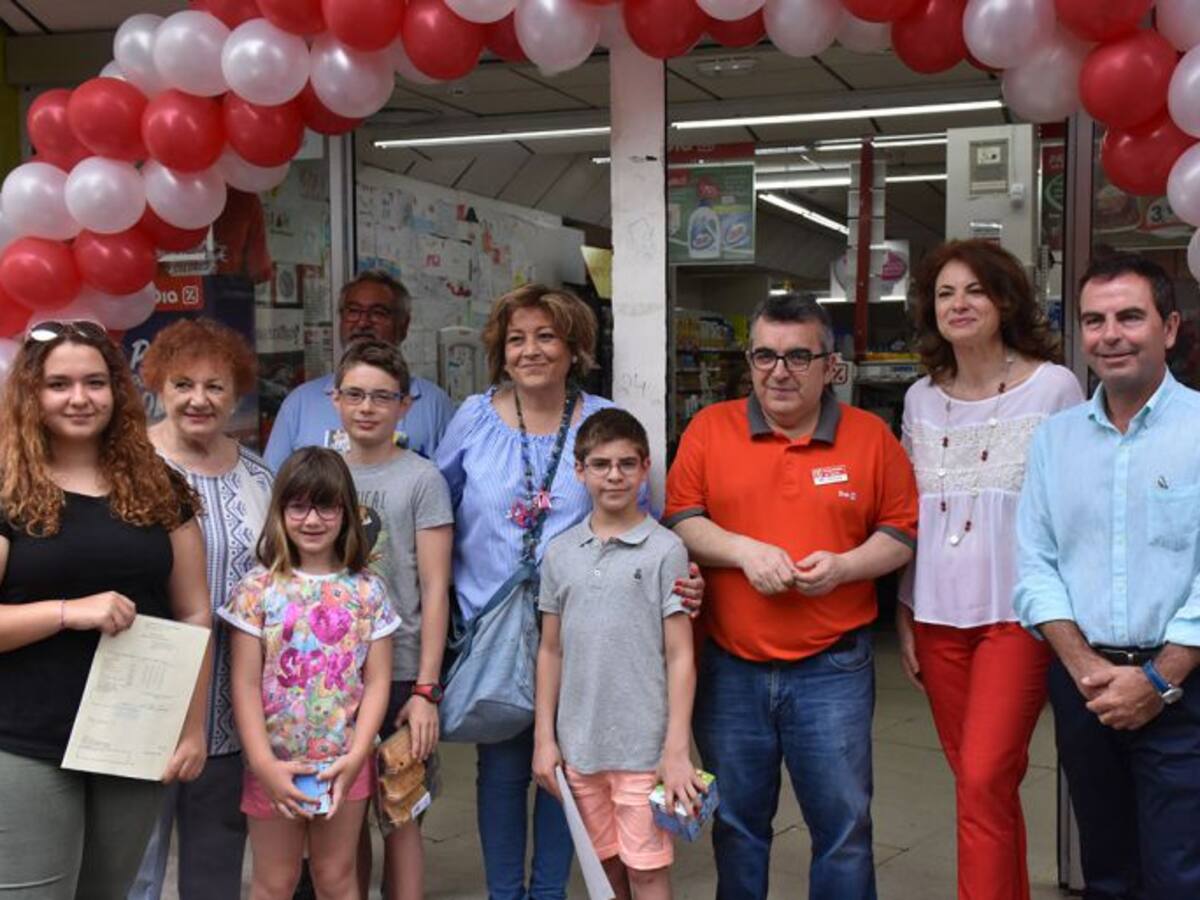 Se premia a alumnos que han obtenido buenos resultados durante el curso