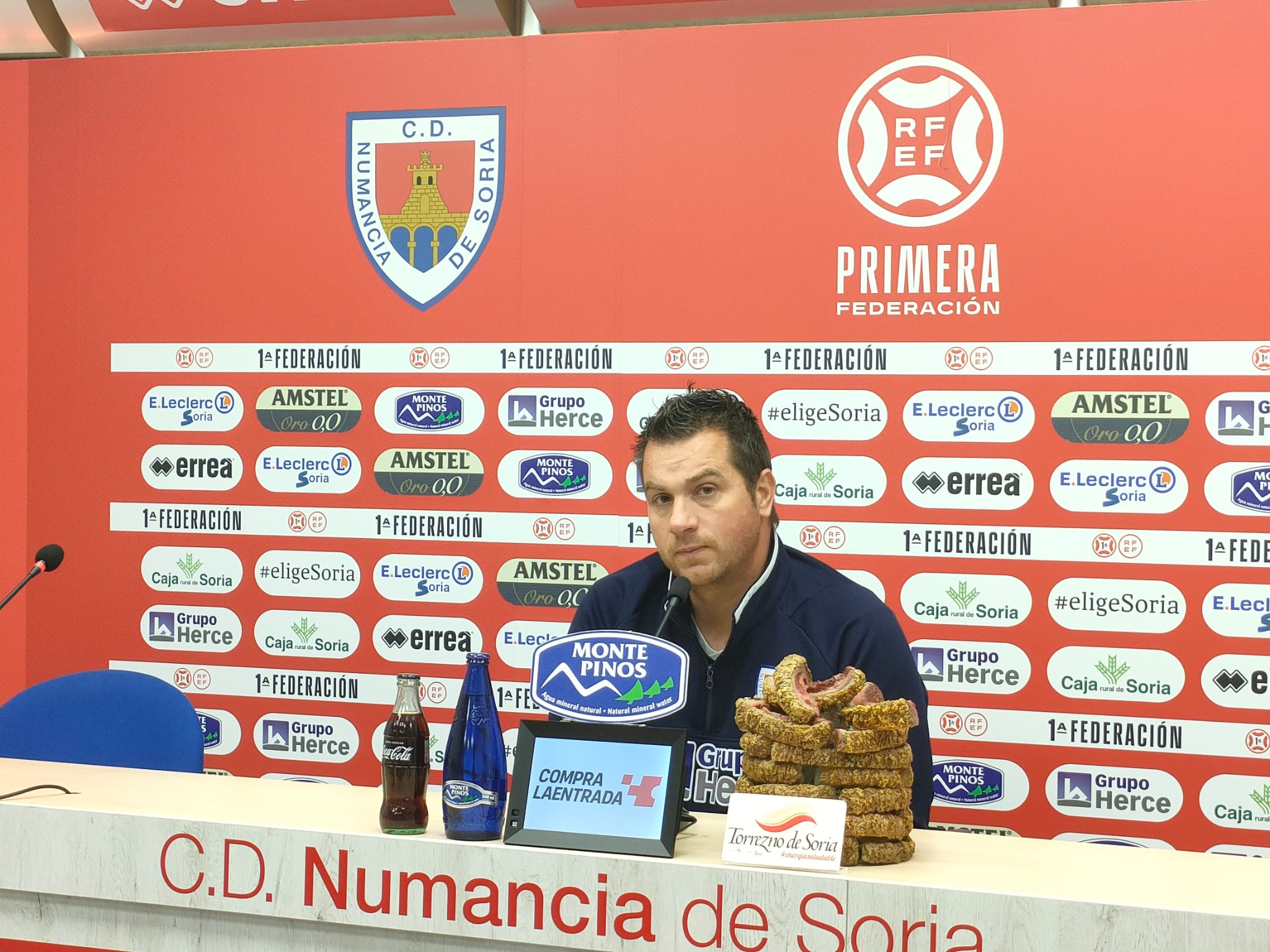 El ex entrenador del Numancia, Diego Martínez, en rueda de prensa.