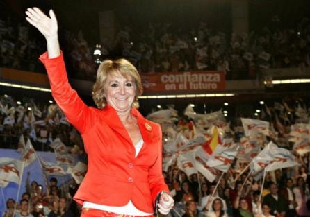 La entonces candidata del Partido Popular a la presidencia de la Comunidad de Madrid, Esperanza Aguirre, en el cierre de campaña de 2007 en el Palacio de los Deportes de Madrid.