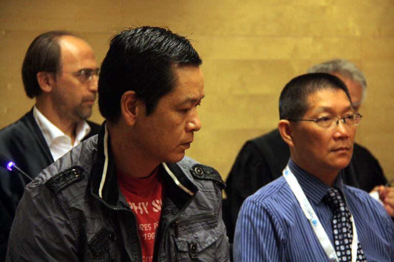 L'acusat Xiaowei Chen (a l'esquerra) a l'Audiència de Girona