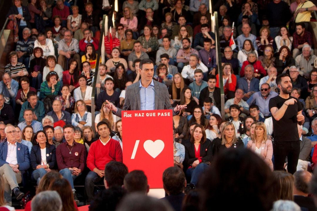 El presidente del Gobierno y candidato por el PSOE a la reelección Pedro Sánchez, durante el mítin que ha tenido lugar en Vigo