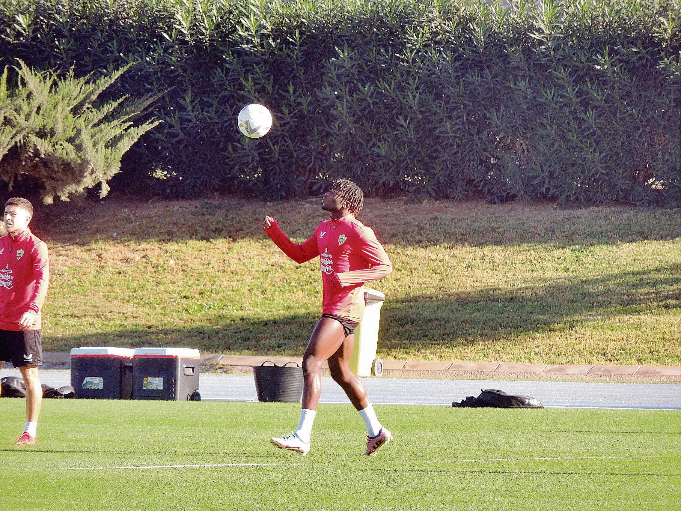 Touré en el campo Anexo este sábado.