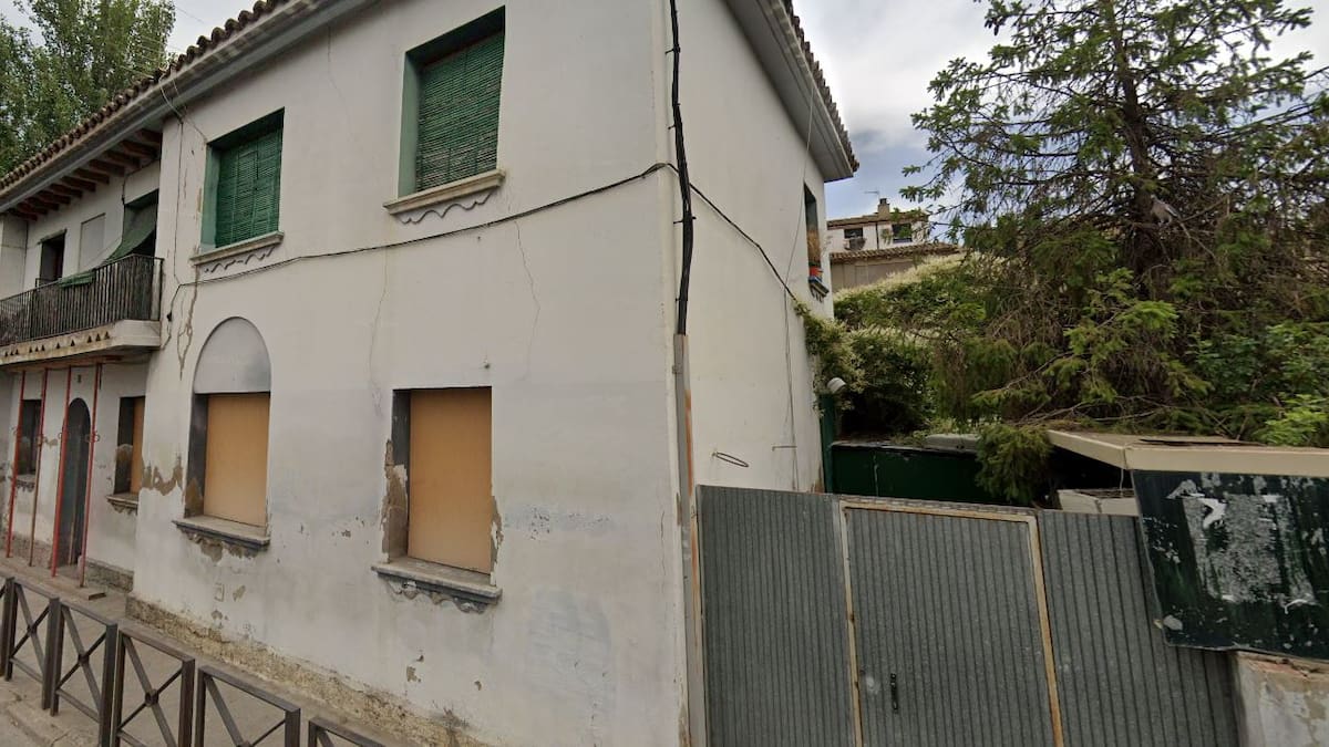 Derribado el inmueble ubicado en Joaquín Costa, frente a la tapia de las Miguelas