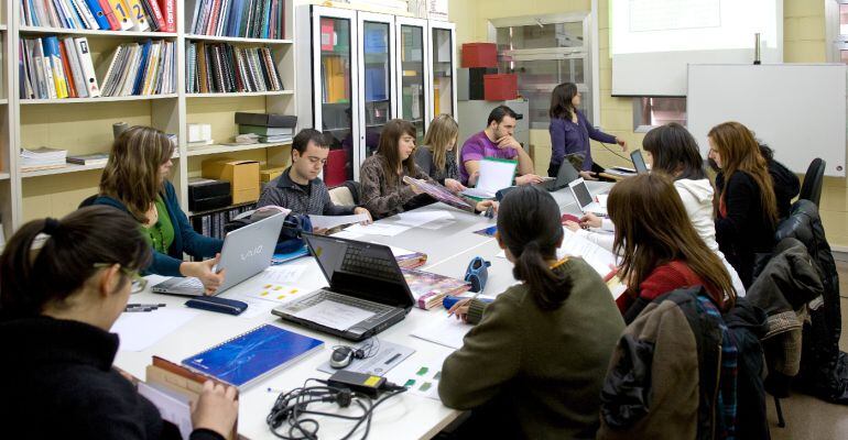 La universitat ha iniciat un màster propi dual en direcció d'operacions i distribució