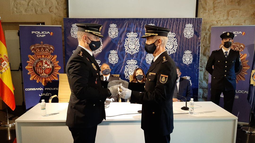 Toma de posesión de Eufrasio Moral, jefe de la Policía Nacional de Linares.