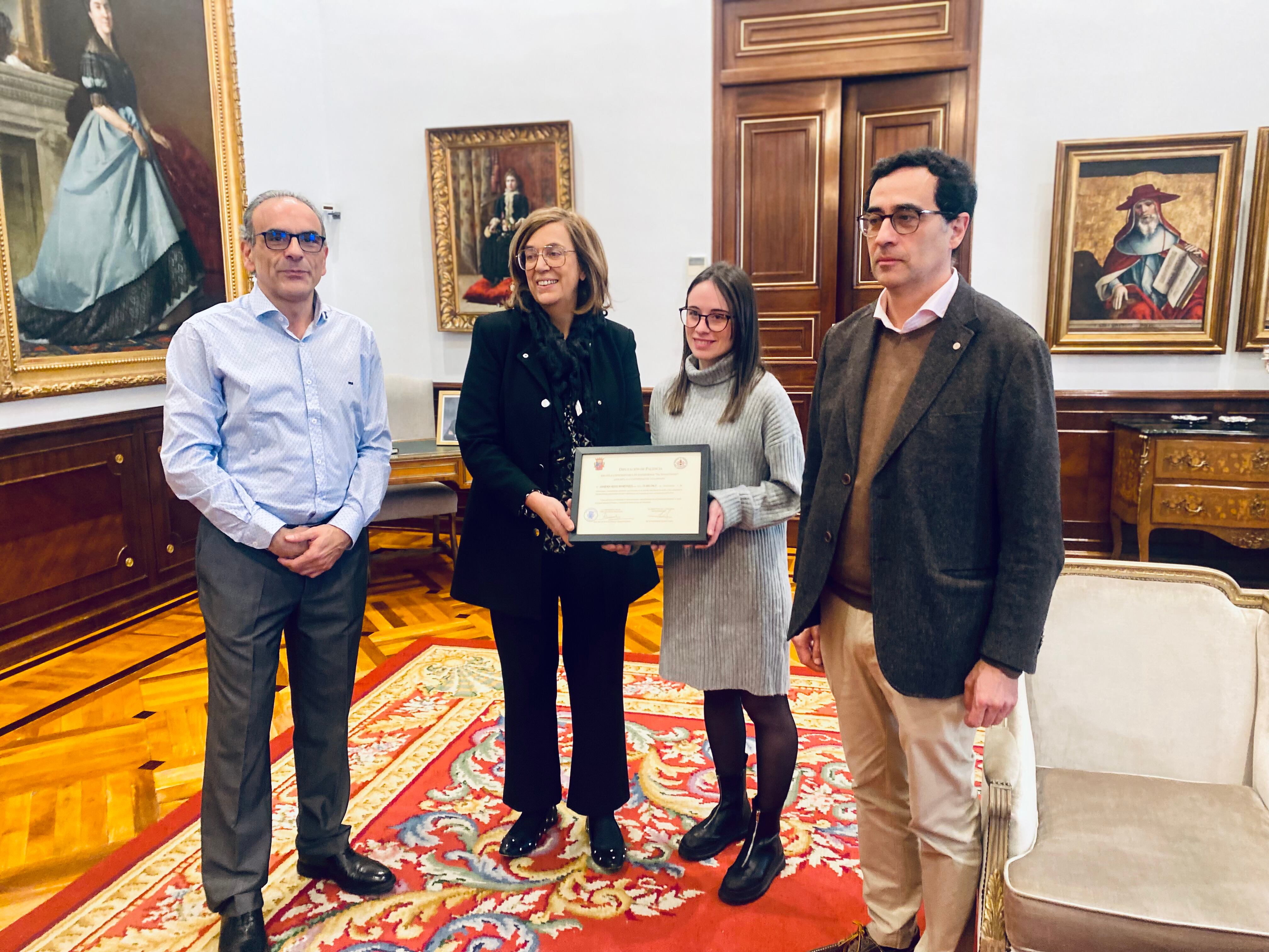 La Diputación de Palencia premia a Sandra Ruíz Martínez mejor expediente académico 2022/2023 de la Escuela Universitaria de Enfermería ‘Dacio Crespo’