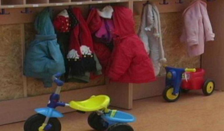 Los padres denuncian que faltan tres docentes en los centros