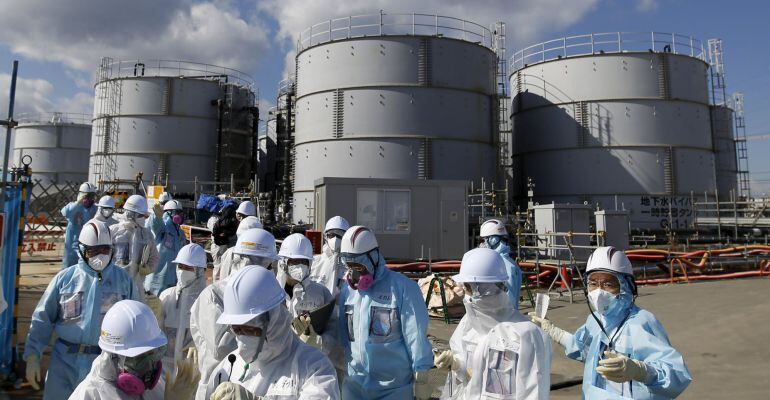 Tanques de almacenamiento de agua radiactiva en la central nuclear de Fukushima Daiichi