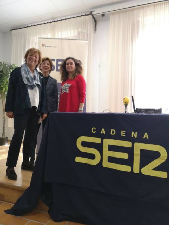 Concha y Marisa Calzada con María Gutiérrez.