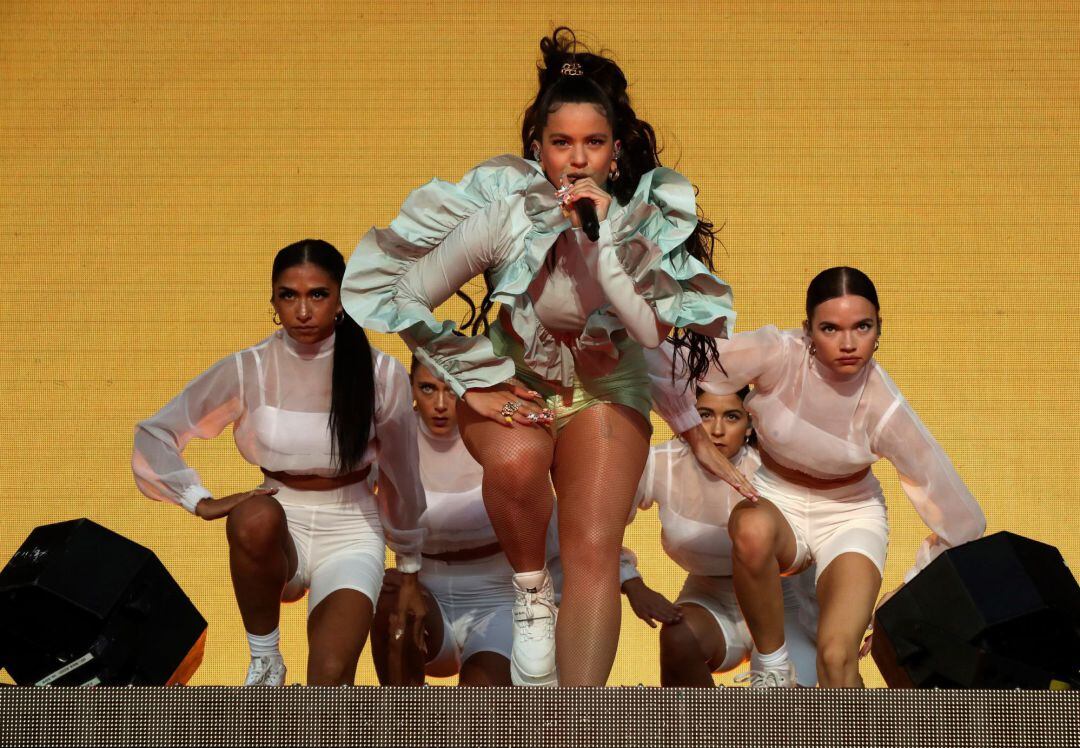 La cantante Rosalía actúa durante la fiesta de bienvenida del festival Mad Cool 2019, que arranca mañana su cuarta edición con cabezas de cartel de la talla de Bon Iver, Vampire Weekend,Chemical Brothers, o los españoles Vetusta Morla