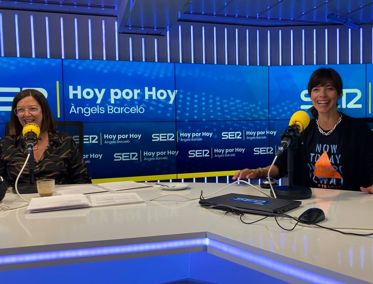 Àngels Barceló y Maribel Verdú en el estudio A1 de la SER