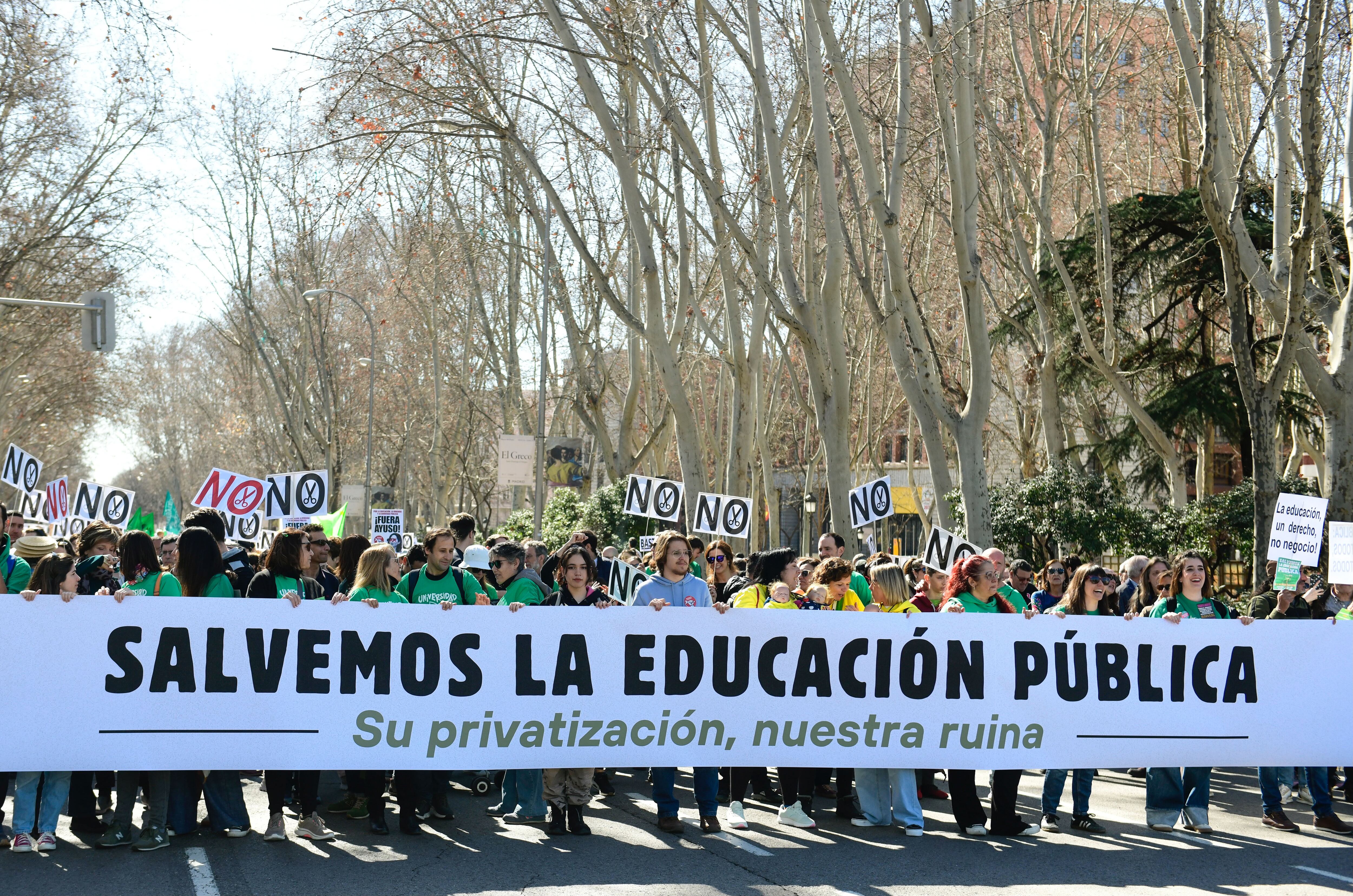 Vista de la manifestación convocada en la capital en defensa de la educación pública.