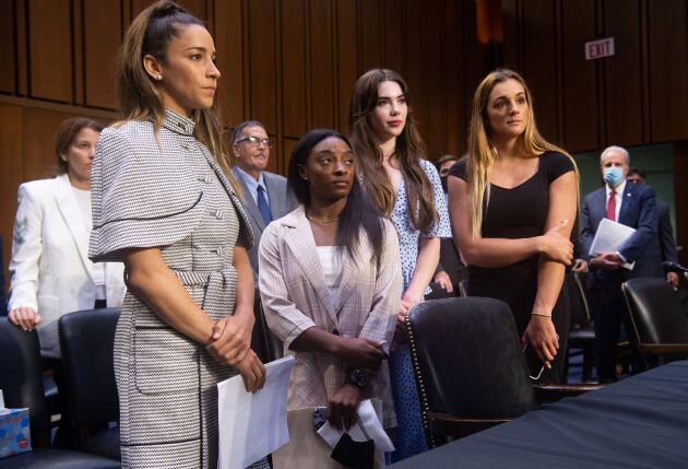 Simone Biles, junto a Aly Raisman, McKayla Maroney y Maggie Nichols, quienes también sufrieron abusos sexuales por parte de Nassar