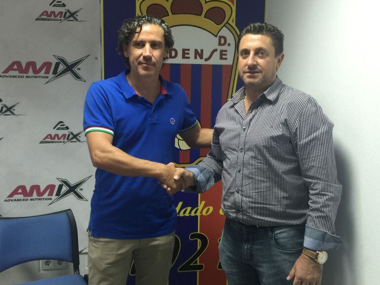 Raúl Garrido (I) con el presidente del Eldense, Germán Torregrosa