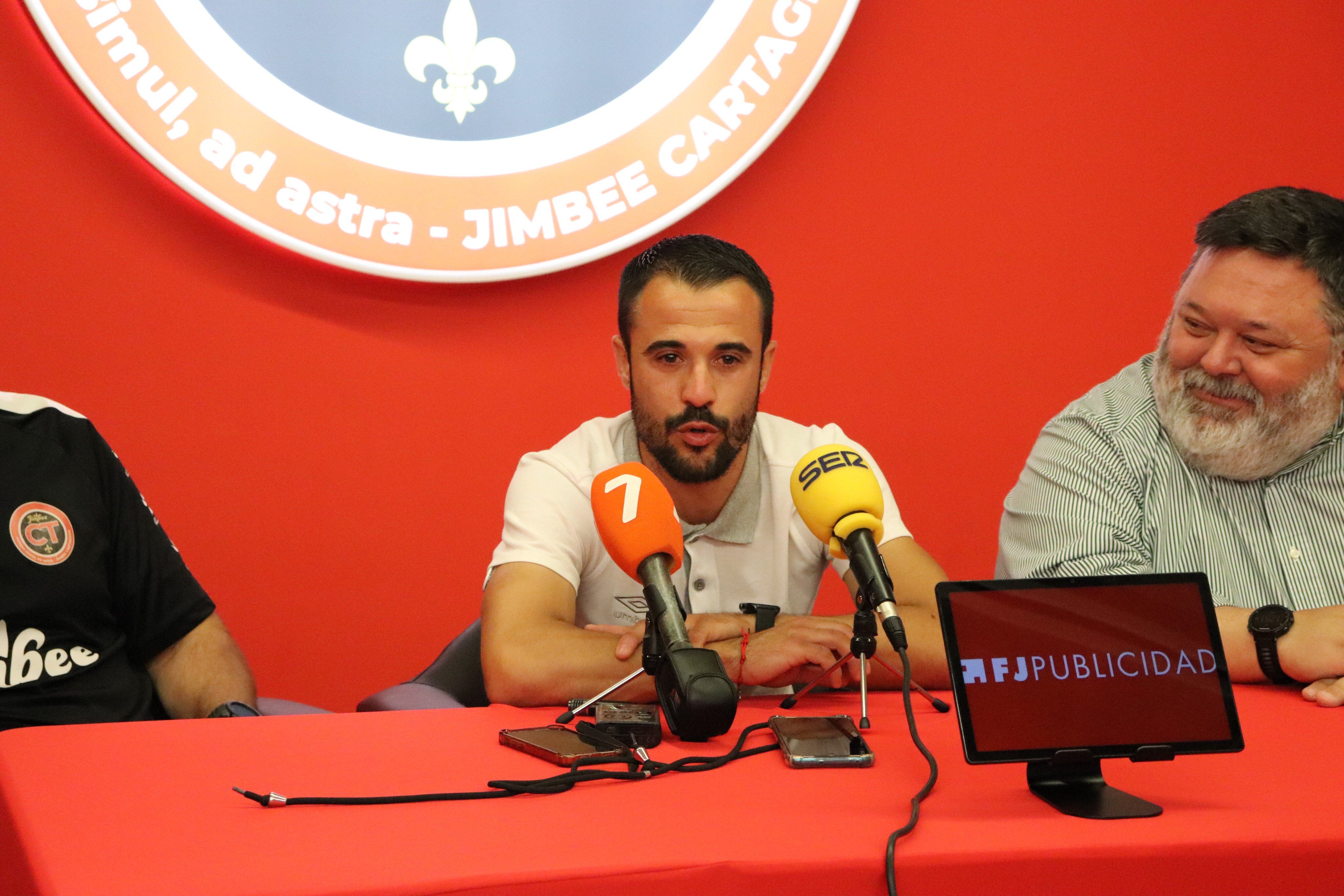 Juanpi durante su rueda de prensa de despedida