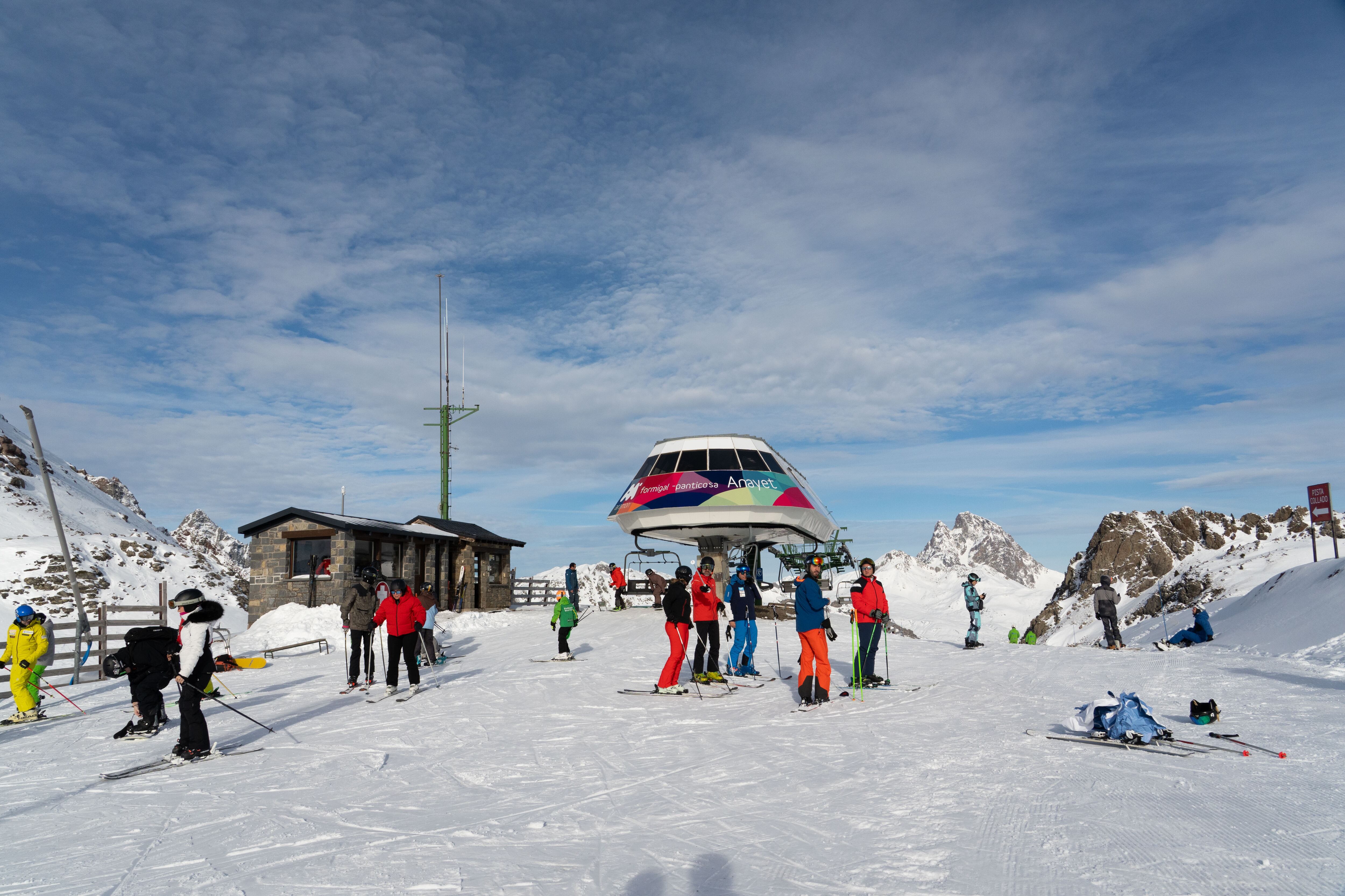 Primeros esquiadores en Formigal, este sábado