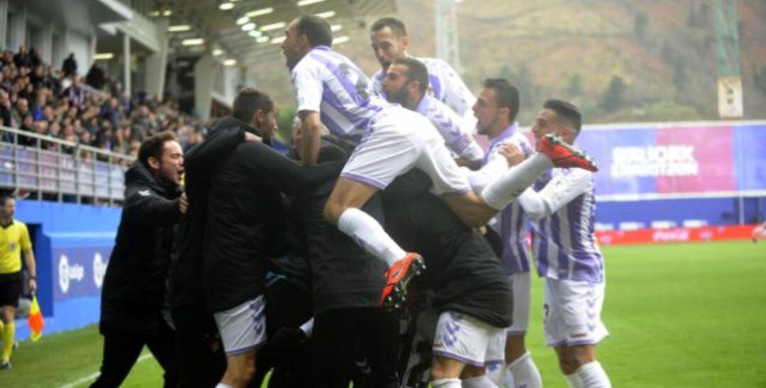 El Real Valladolid disipa los fantasmas en Ipurua