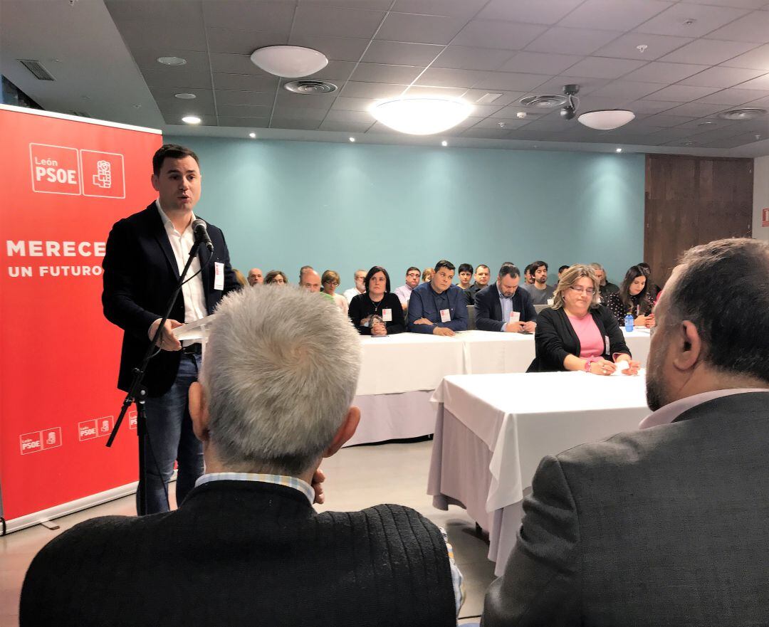 Cendón se dirige al Comité provincial del PSOE en Ponferrada