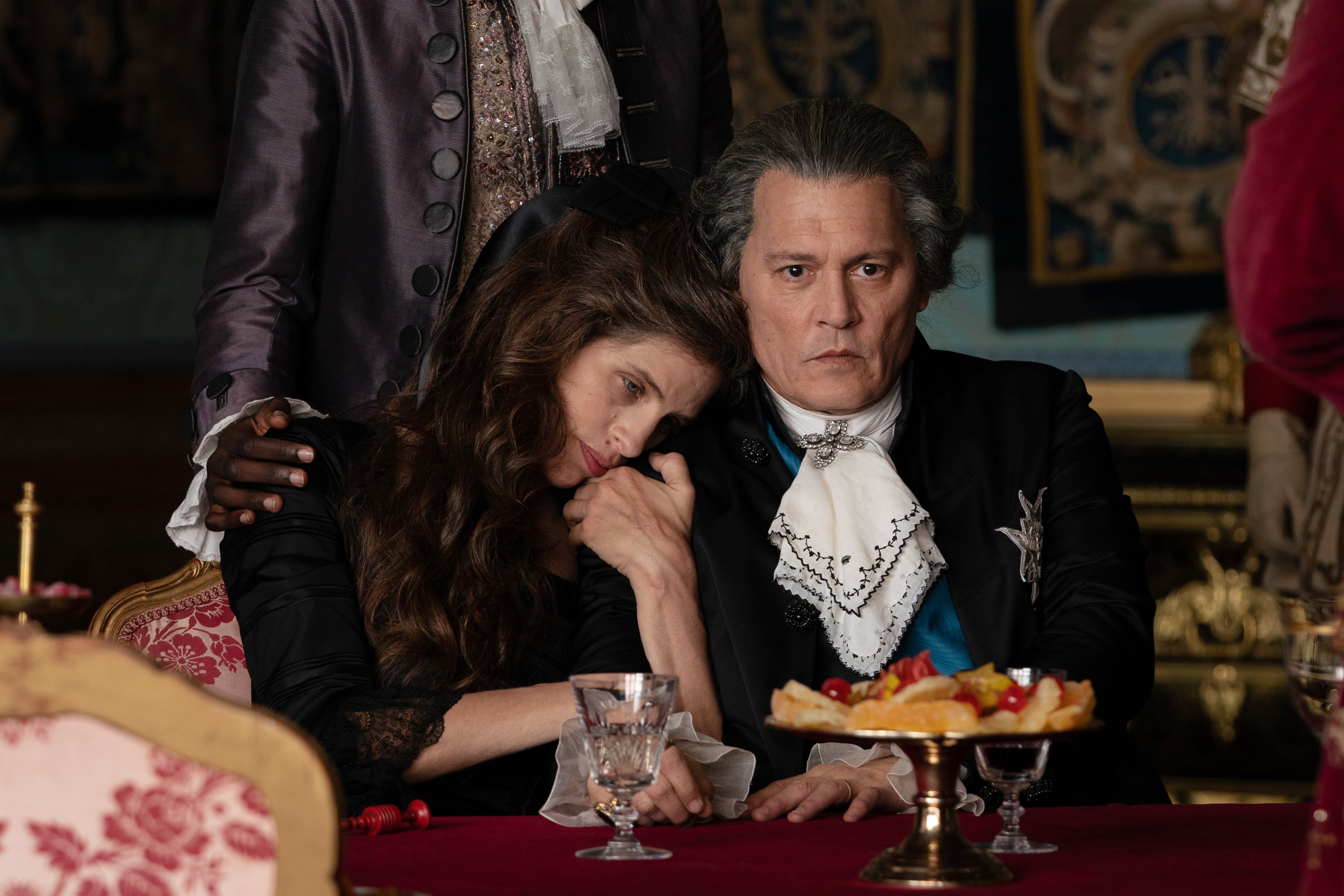 Fotograma de &#039;Jeanne du Barry&#039; con Johnny Depp y Maïwenn / NOTORIOUS PICTURES