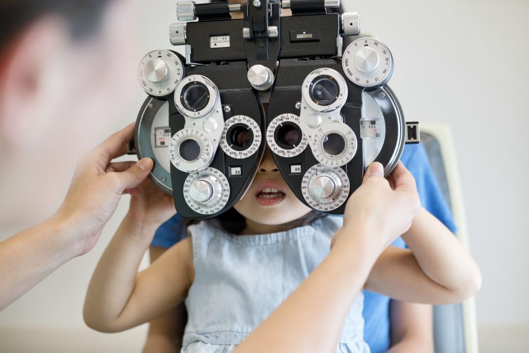 El Colegio de Ópticos y Optometristas recomienda hacer una revisión anual de la vista a los más pequeños.