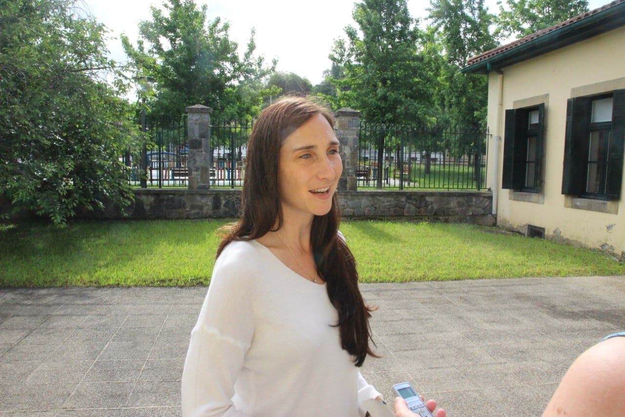 La delegada de Igualdad, Miren Echeveste, en la rueda de prensa ofrecida esta mañana / Foto: Ayuntamiento de Irun