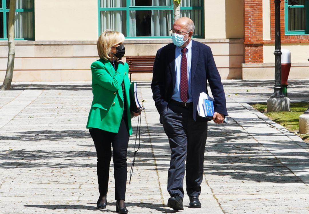 Verónica Casado y Francisco Igea, momentos antes del Consejo de Gobierno