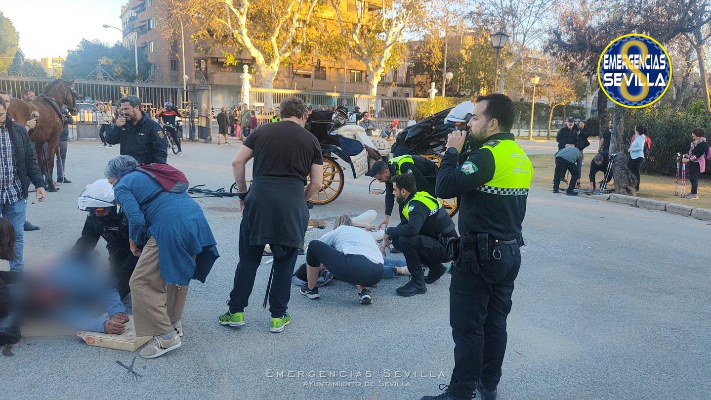 Una de la imágenes del accidente difundidas por Emergencias Sevilla