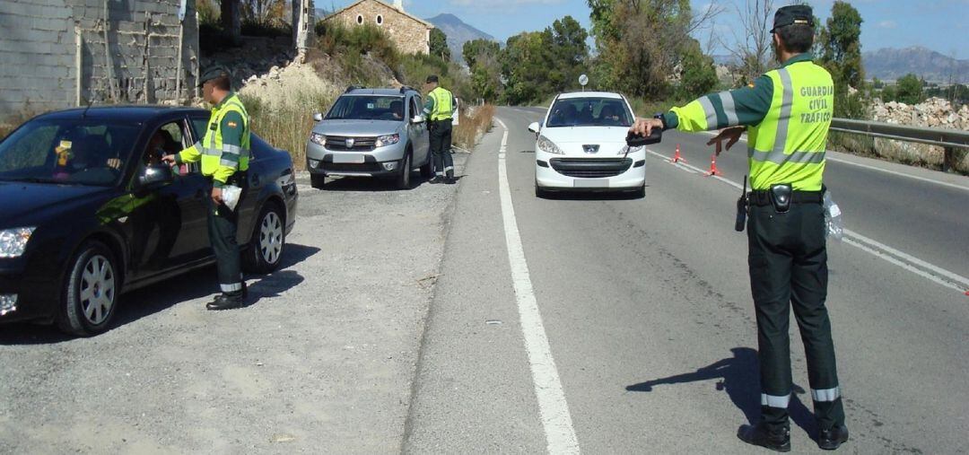 Los agentes de la Agrupación de Tráfico de la Guardia Civil controlarán la velocidad, los adelantamientos indebidos, la ingesta de sustancias o el uso del casco, entre otros