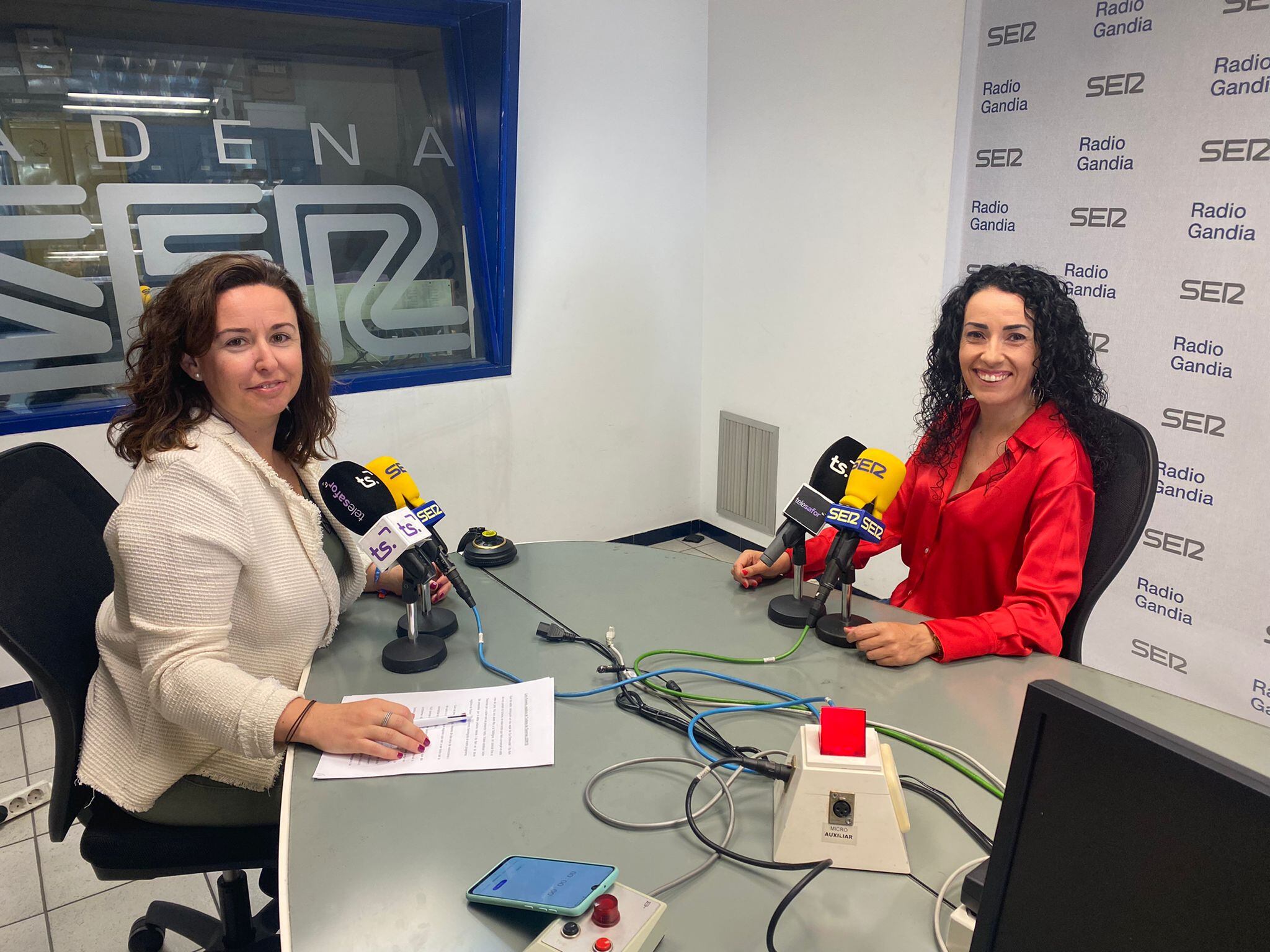 Lara Romero en los estudios de Radio Gandia Ser.