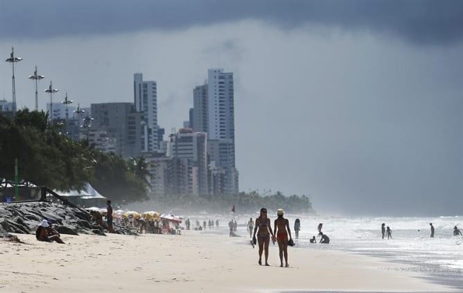 Vista general  de una de las playas de Boa Viagem en Recife (Brasil). La selección española se encuentra en esta ciudad al norte del país para disputar su primer partido de la Copa de Confederacione