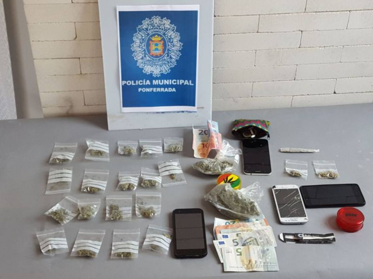 Detenidos tres menores por traficar con marihuana en el centro de Ponferrada