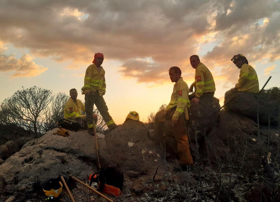 Miembros del Plan Infoca que han colaborado en la extinción del incendio de Quesada.