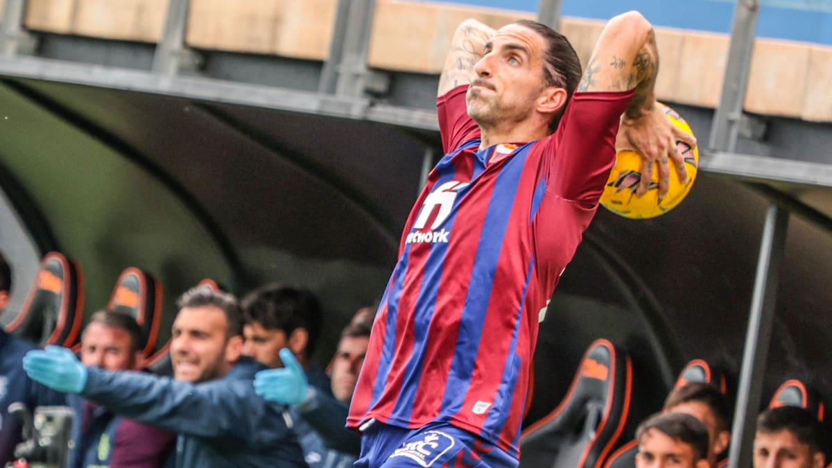 Marc Mateu, futbolista del Eldense, antes de visitar al C. D. Mirandés