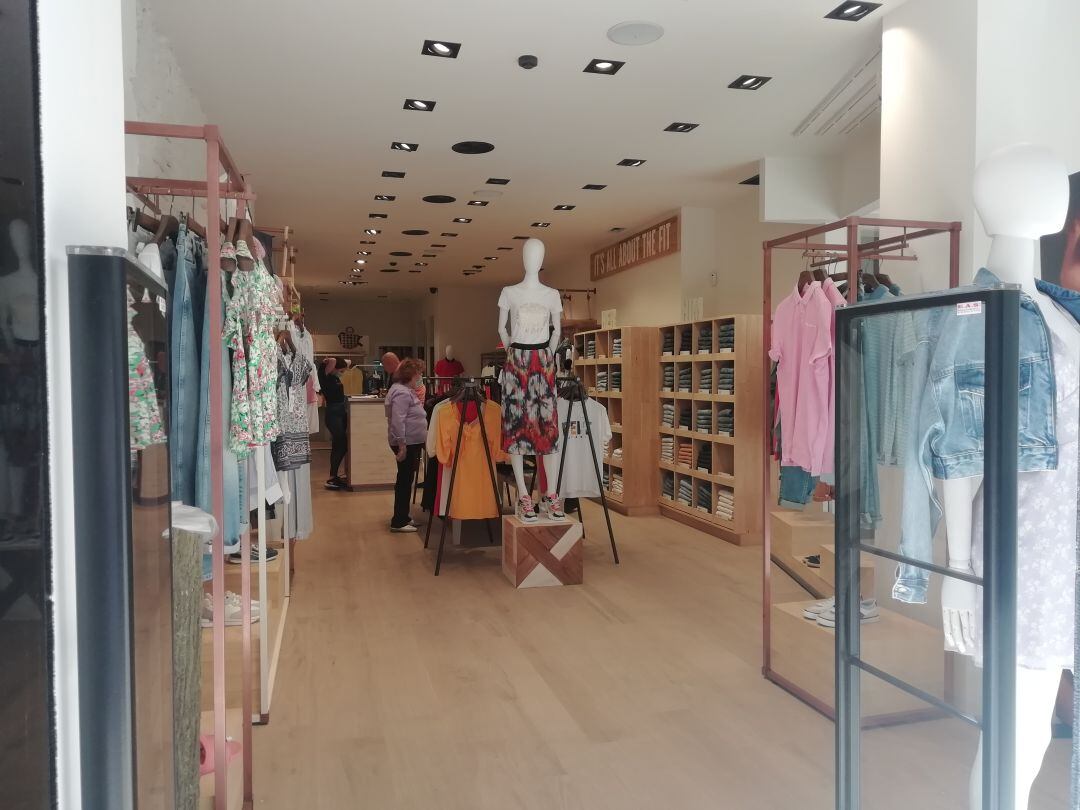 Confecomerç COVACO Castellón ha lanzado la campaña "Un futuro menos black" para sortear un total de 15 mil euros en vales de mil y dos mil euros