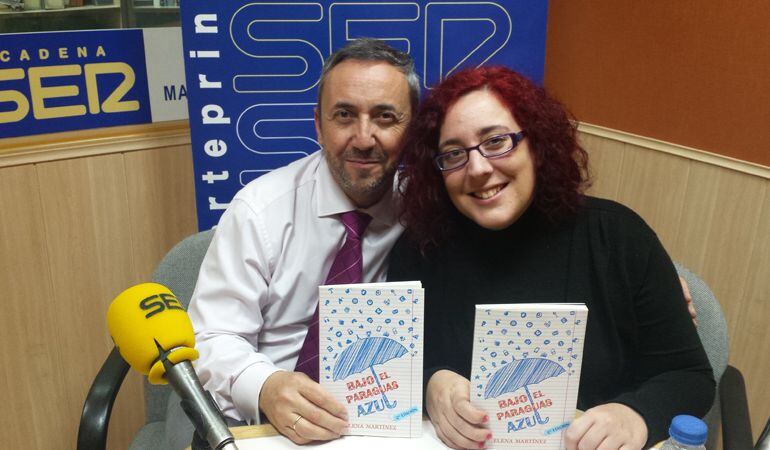La escritora Elena Martínez Blanco nos presenta una novela juvenil sobre el cyberbullying
