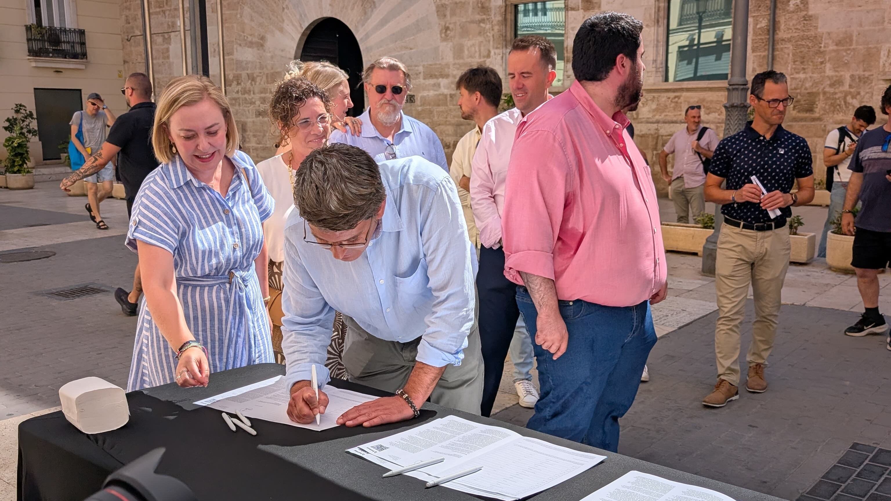 Unión Municipalista inicia la recogida de firmas para presentar una ILP en les Corts
