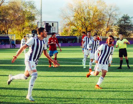 El filial vallisoletano celebra el gol de su principal estilete, Miguel