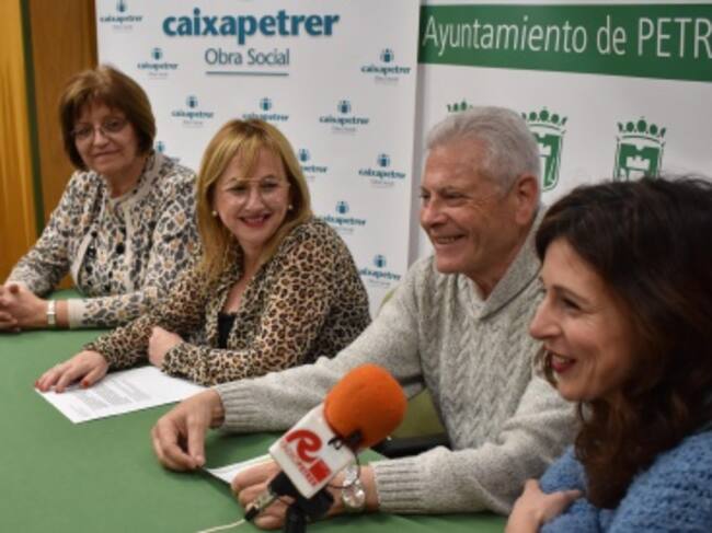 Juani, Lola, Fernando y Raquel durante la presentación de los talleres