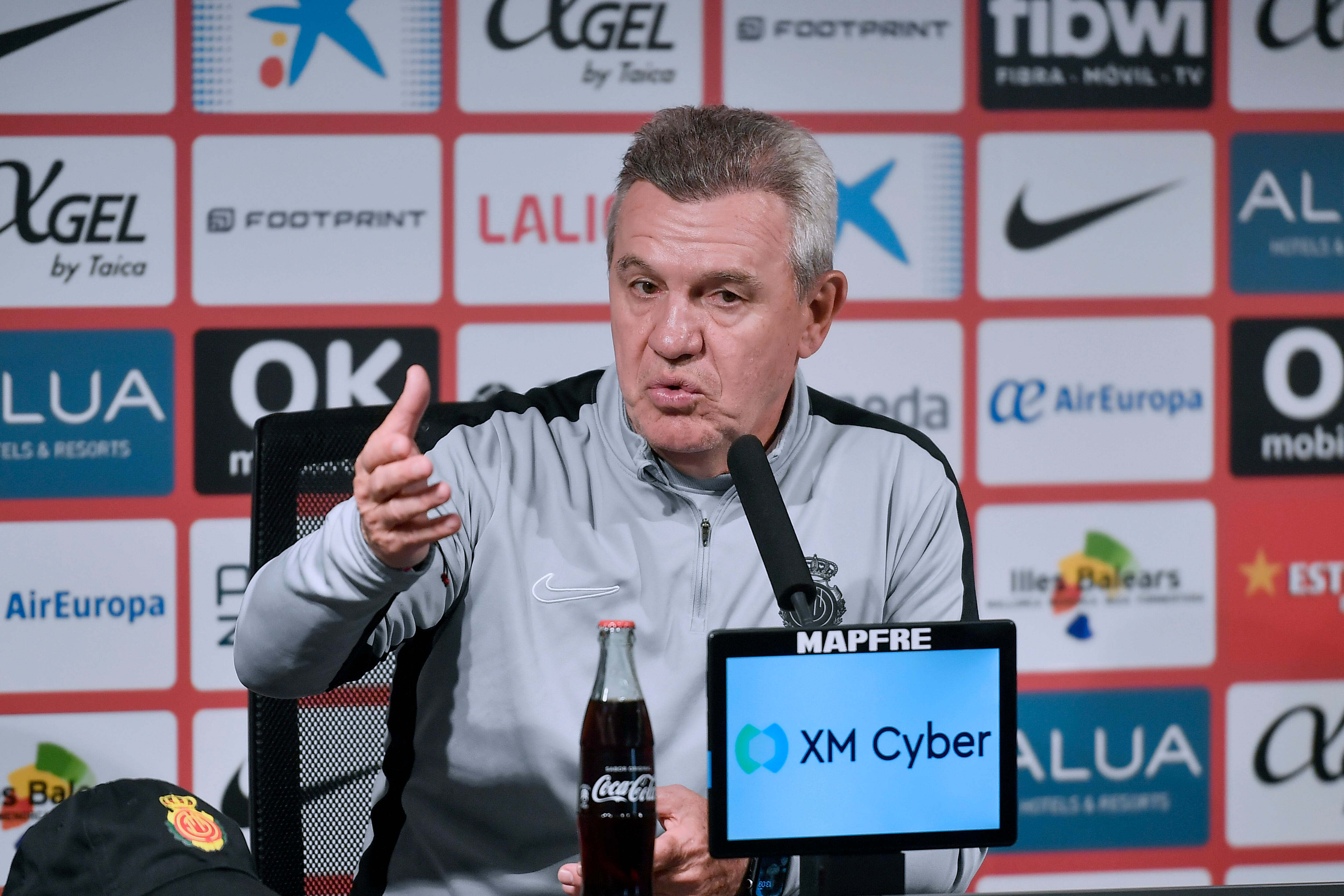 PALMA DE MALLORCA, 03/05/2024.- El entrenador del RCD Mallorca Javier Aguirre comparece en rueda de prensa, este viernes en Palma. EFE/MIQUEL A. BORRÀS
