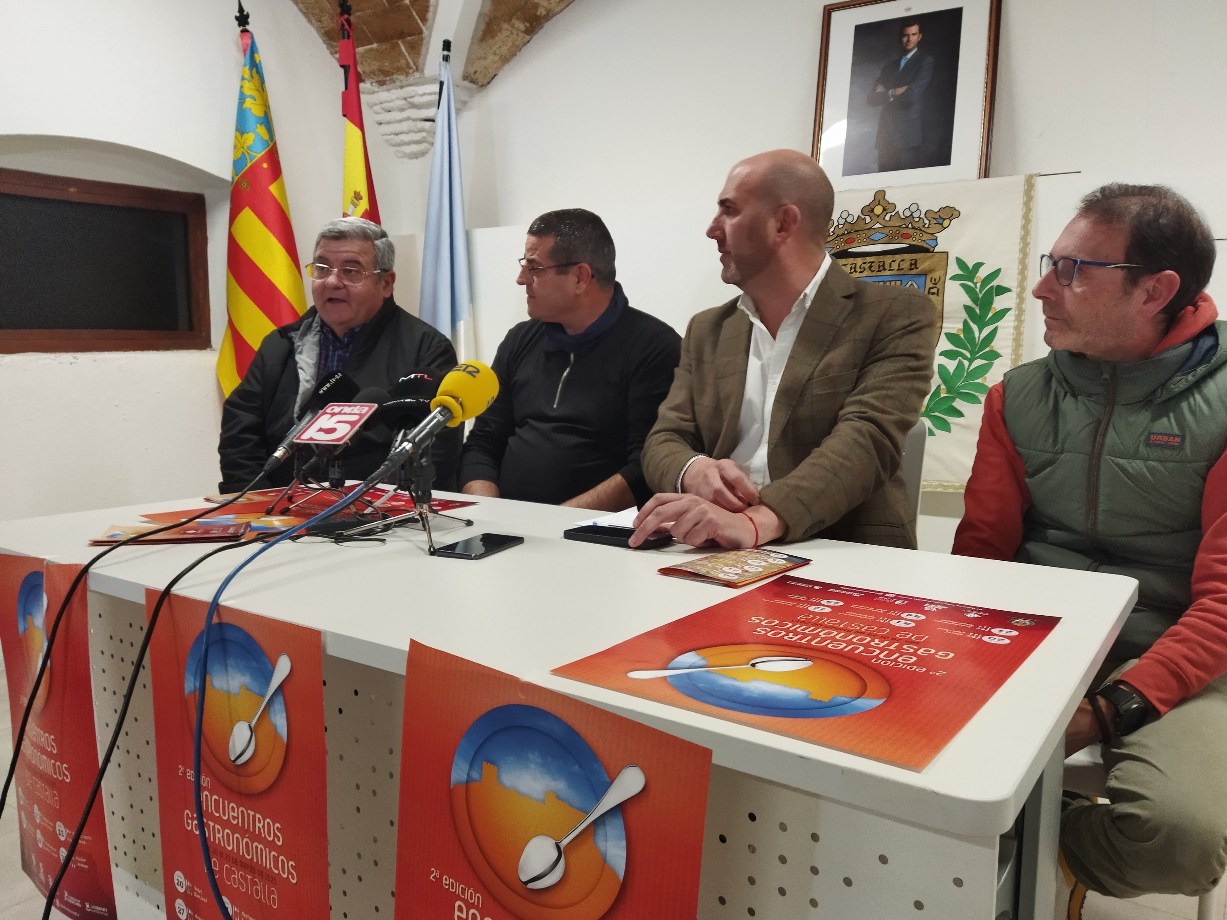 El Ayuntamiento de Castalla acoge la presentación de la segunda edición de los Encuentros gastronómicos que se celebrarán del 20 al 29 de marzo.