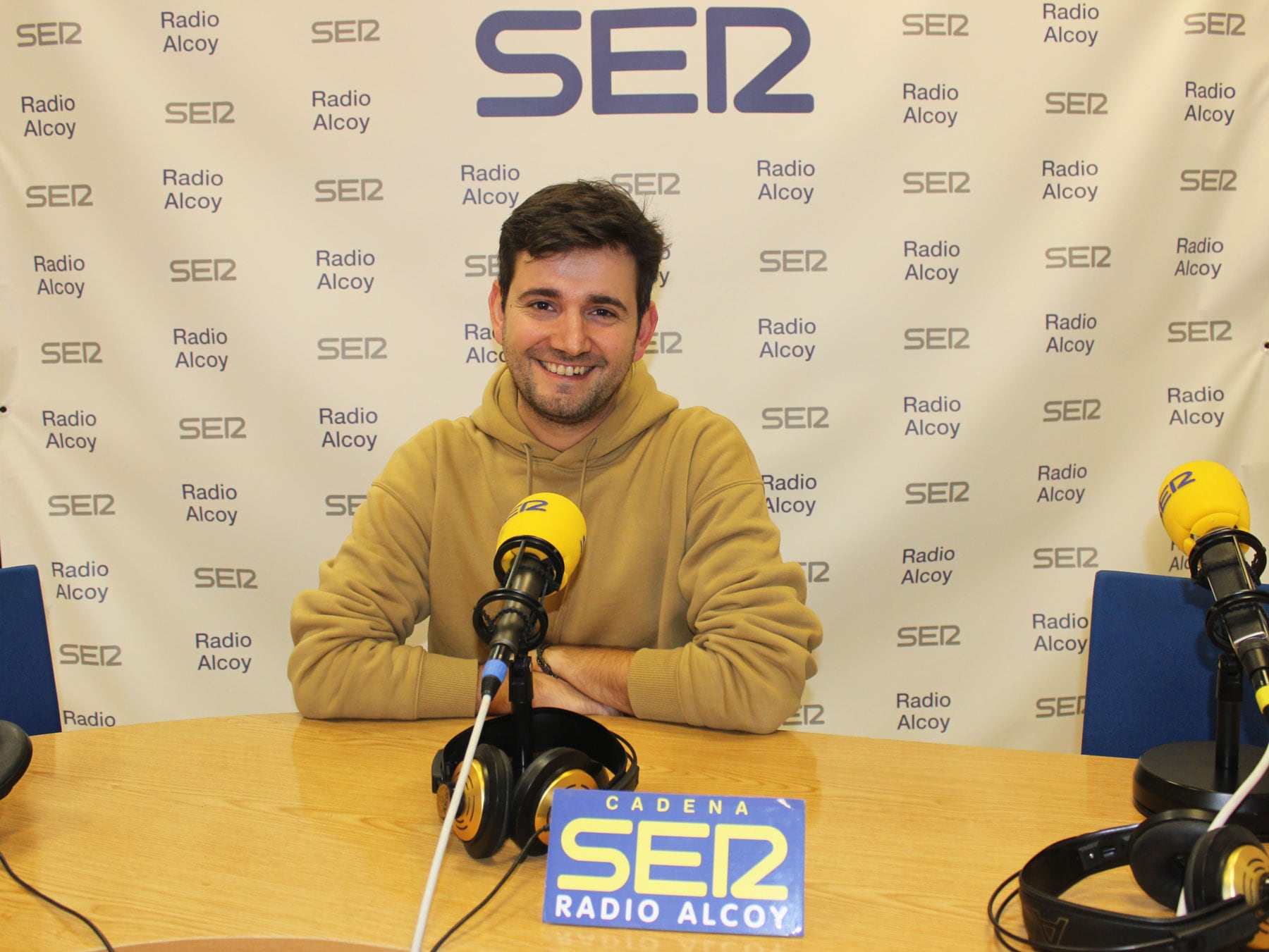 Jorge Hinojosa, en el estudio central de Radio Alcoy