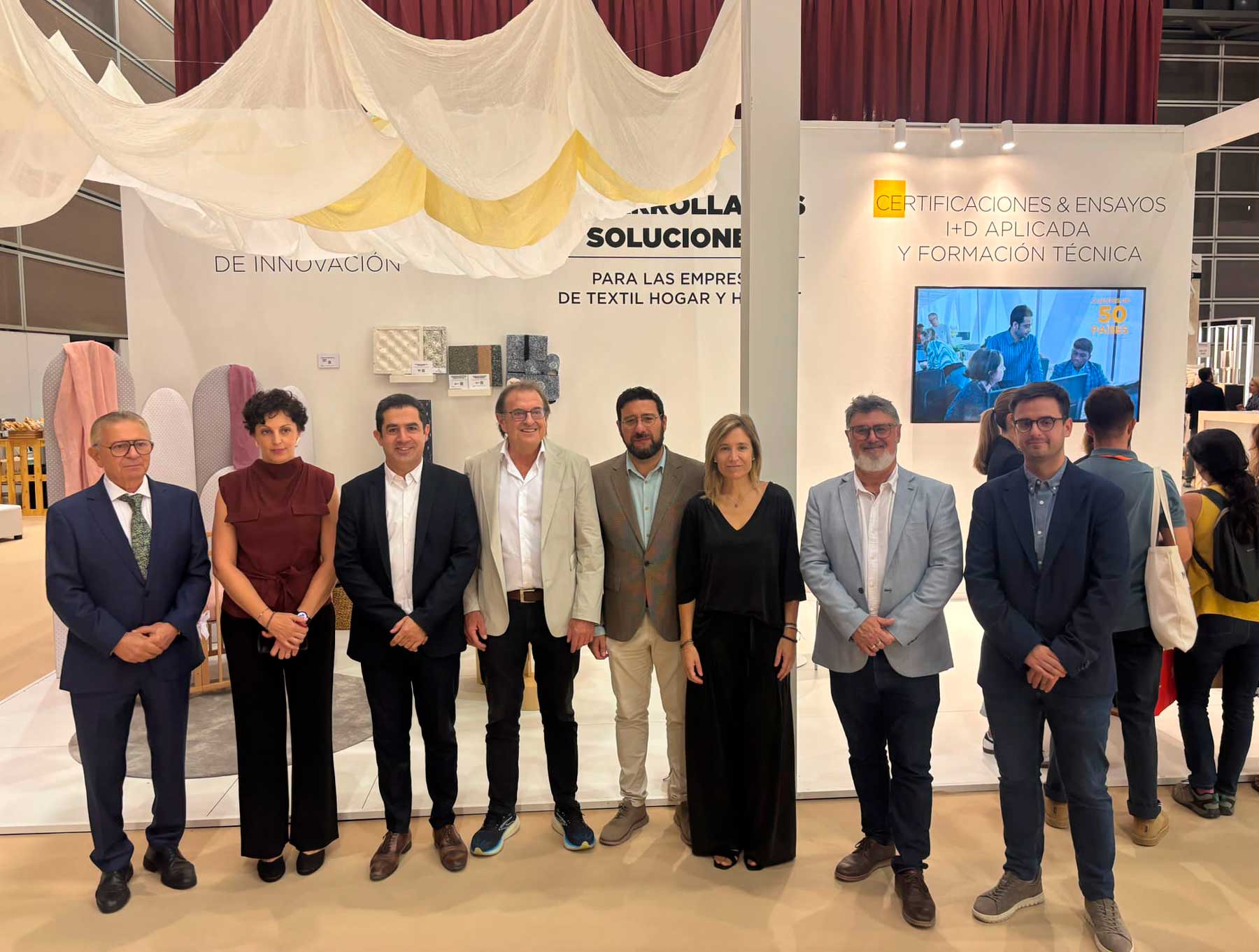 Los representantes de Alcoy, Cocentaina y Muro, con los de AITEX y ATEVAL