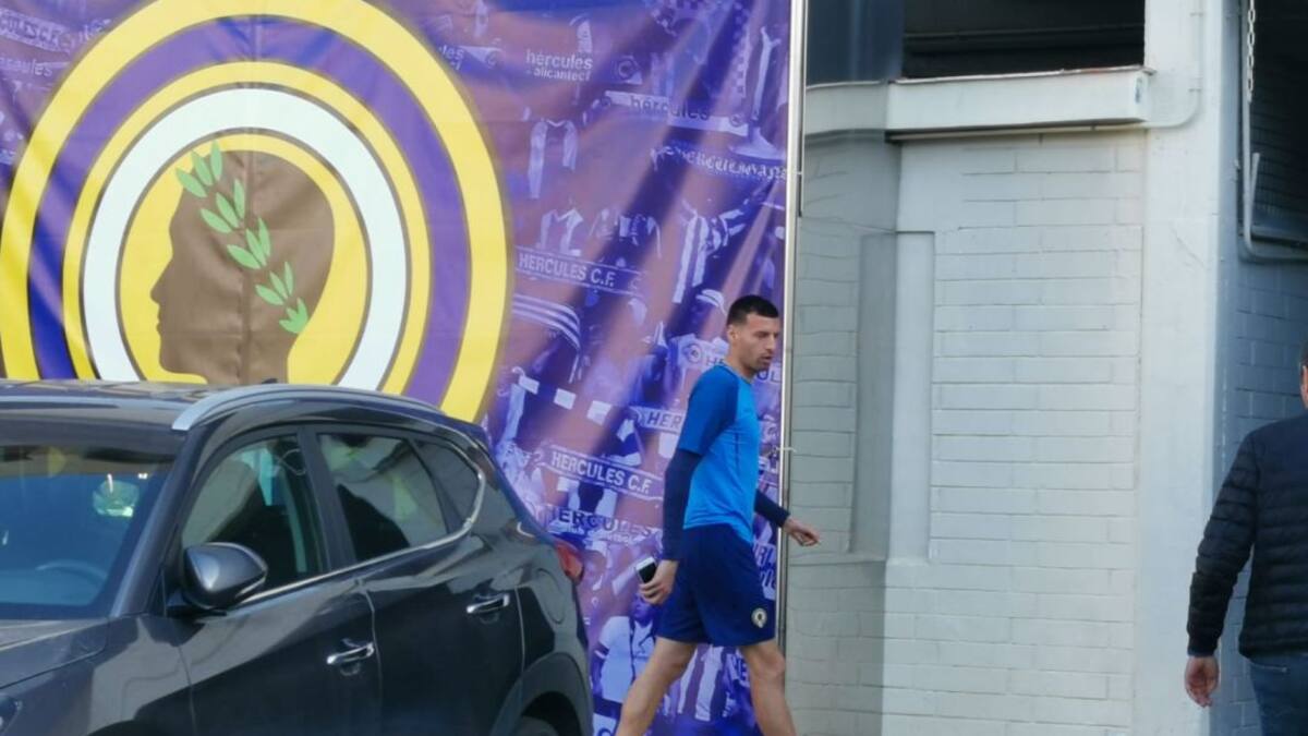 Raúl Ruiz jugará cedido en el Hércules y Perone llega a Alicante pero no entrena