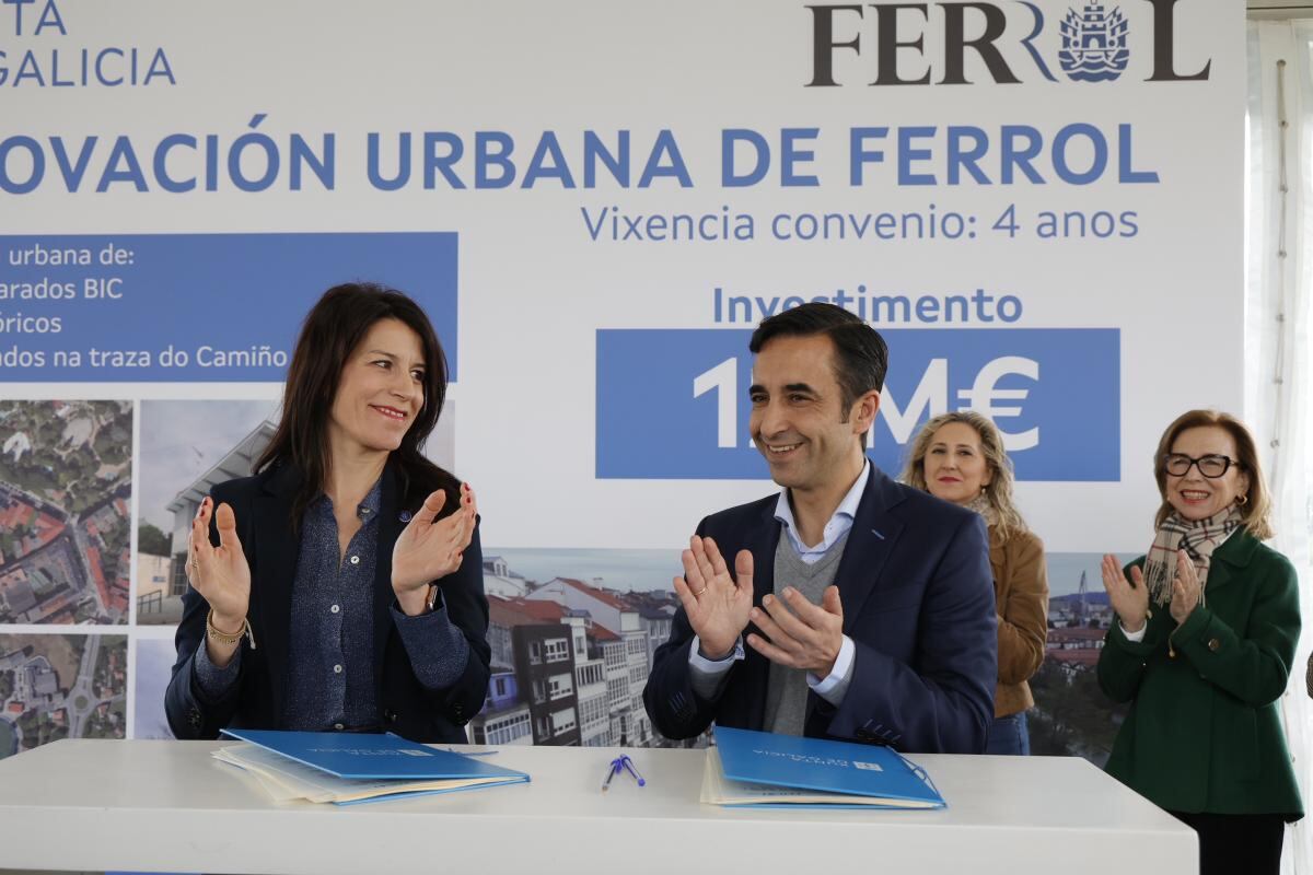 María Martínez Allegue y José Manuel Rey Varela firmaron en abril pasado el acuerdo que desbloquea las actuaciones para el barrio (foto: Xunta de Galicia)