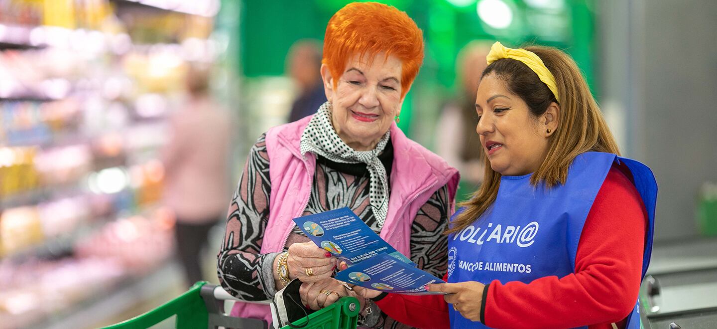 Voluntaria del Banco de Alimentos en Mercadona