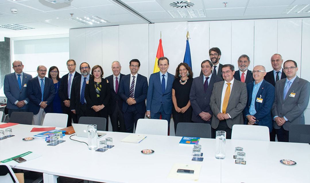 Una de las reuniones de la candidatura del acelerador con el ministro de Ciencia, Pedro Duque