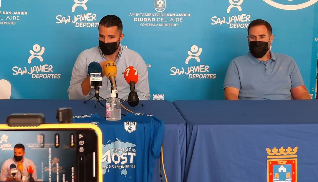 Omar Nicolás y Javi Motos en la rueda de prensa del Mar Menor