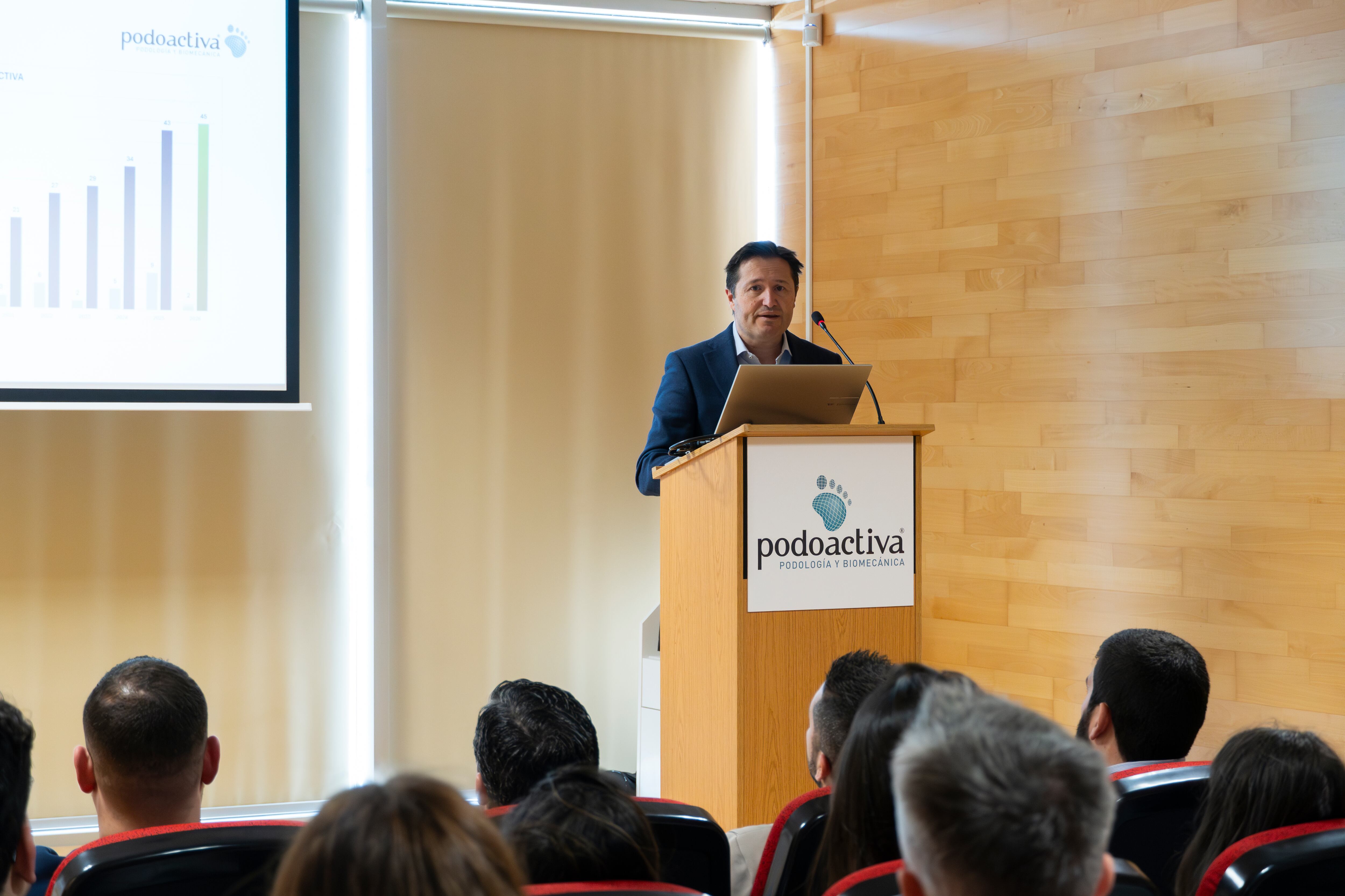 José Víctor Alfaro inauguró las Jornadas Clínicas de Podoactiva en Huesca