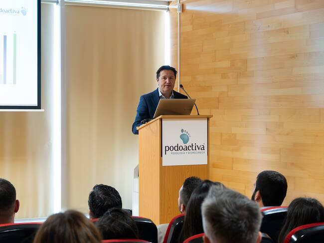 José Víctor Alfaro inauguró las Jornadas Clínicas de Podoactiva en Huesca