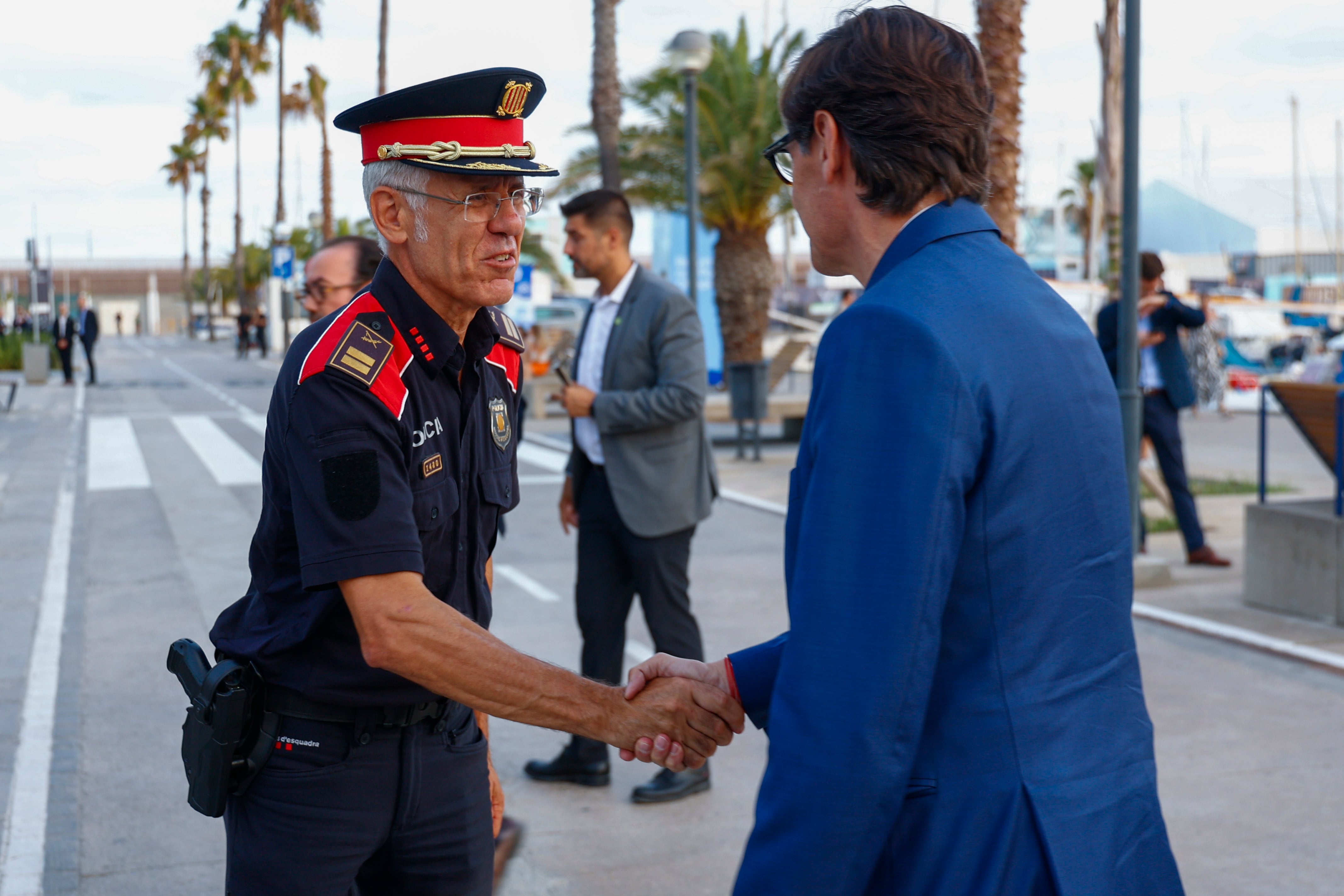 El president de la Generalitat, Salvador Illa saluda al nou comissari en cap dels Mossos d&#039;Esquadra, Miquel Esquius